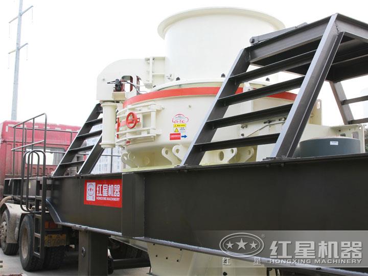 HVI沖擊式移動破碎站，產量70-585t/h，稀油自潤滑