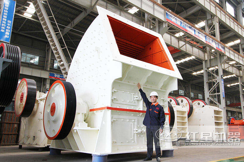 重錘式礦石粉碎機(jī)，型號齊全，產(chǎn)量高