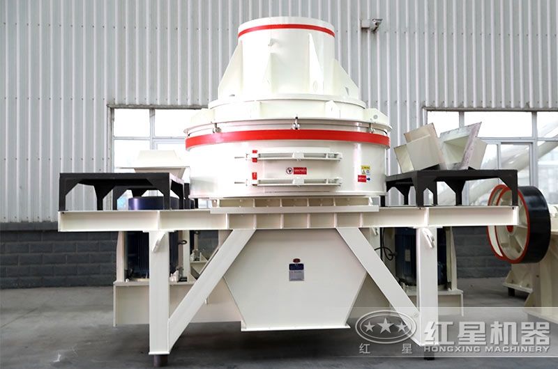 直通沖擊式制砂機，物料呈立方體狀，占地面積小