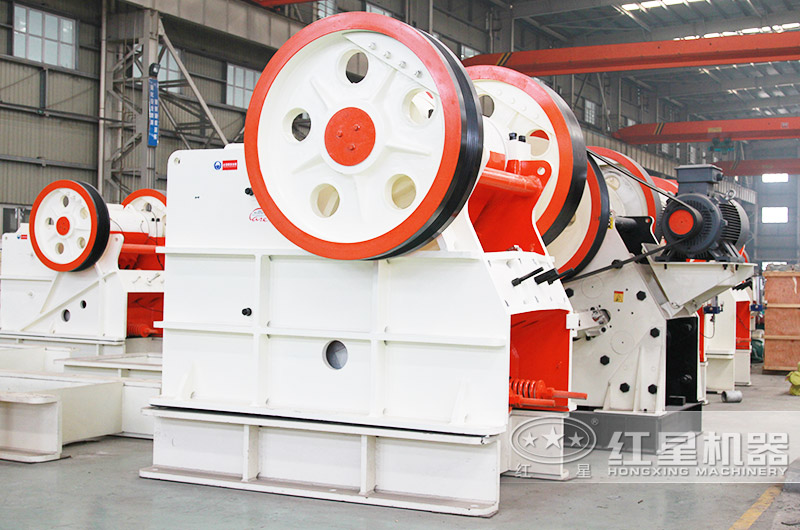 鄂式破碎機，粗碎處理，破碎比大，耐磨抗沖擊