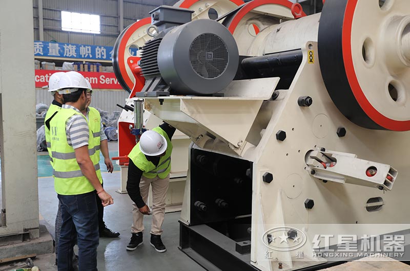 客戶到廠參觀，近距離了解設備