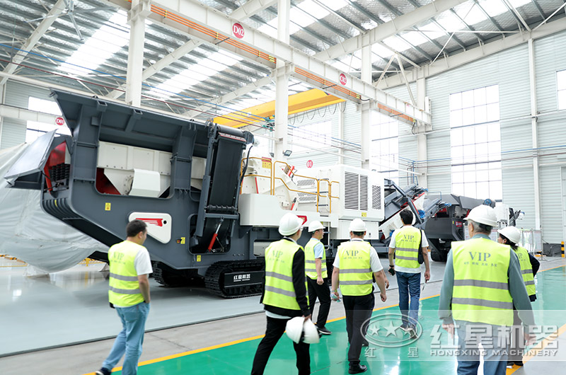 客戶來廠選購移動破碎站